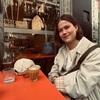 Julie: Fan inconditionnelle des corgis 