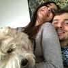 Mikael: Un couple amoureux des chiens !