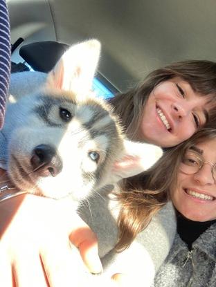 Moi, une amie et un des deux husky de la balade 