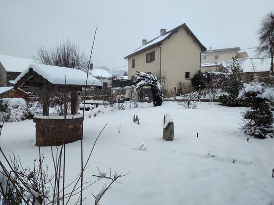 Notre maison et une autre partie du terrain 