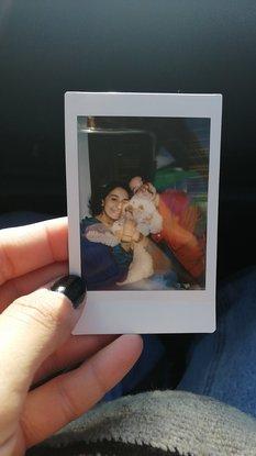 Ma sœur et moi avec notre petite chienne Pola !! 
