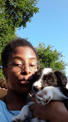 Me voici lors d'un stage dans un élevage avec un chiot 🥰