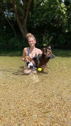 Laya et Spicy pour une baignade