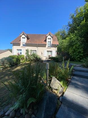 Le devant de la maison