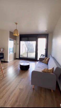 Notre salon avec la terrasse de notre appartement!