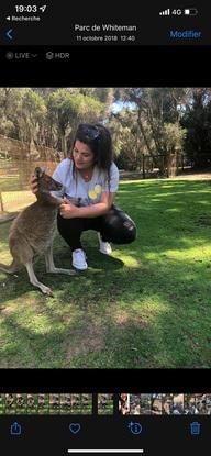 Moi avec un kangourou en Australie